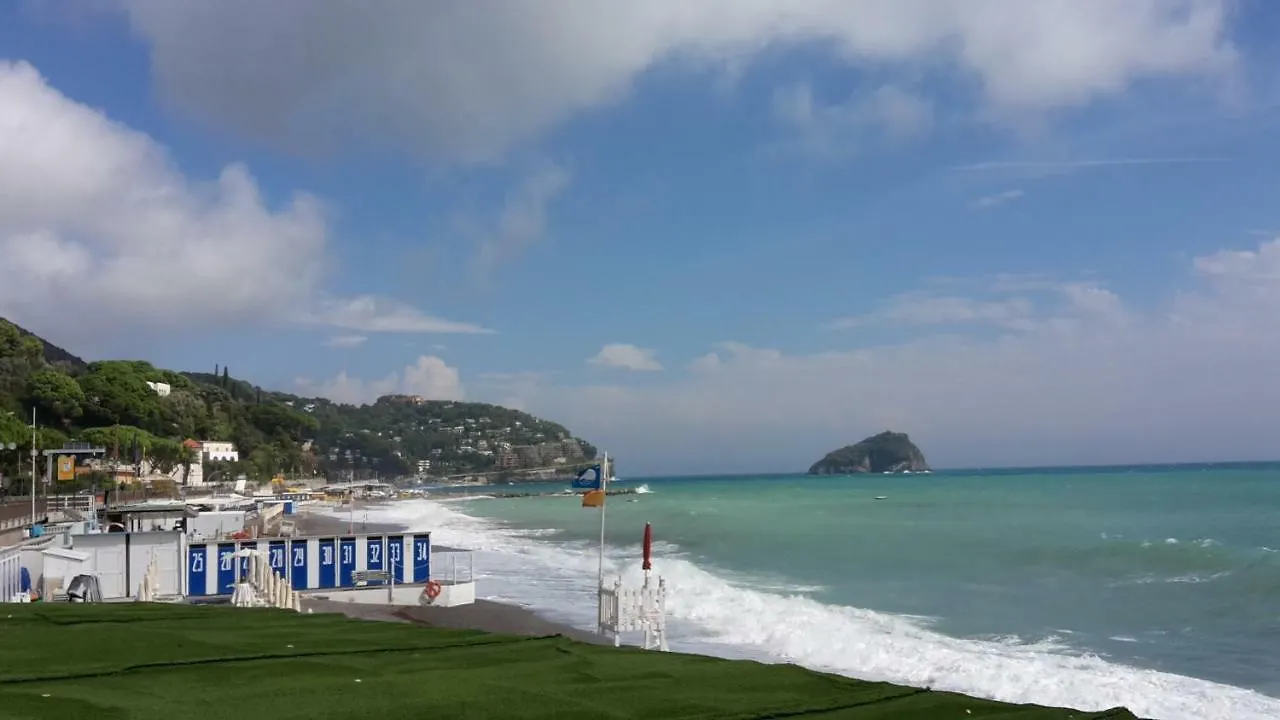 B&B Ai Tre Archi Spotorno Bed & Breakfast